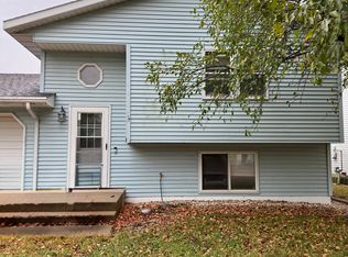 1014 Castlewood Dr, Brookings, SD 57006