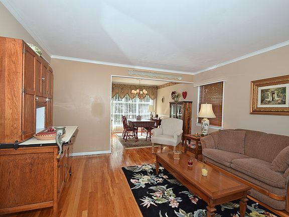 5th image of 951 Lorraine Dr