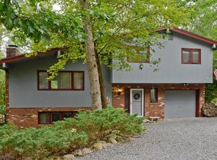 41 Crescent Dr, Andover, NJ 07821