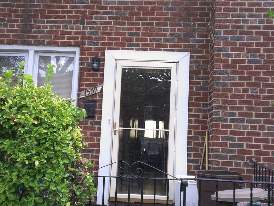 1st image of 1539 E 59th St