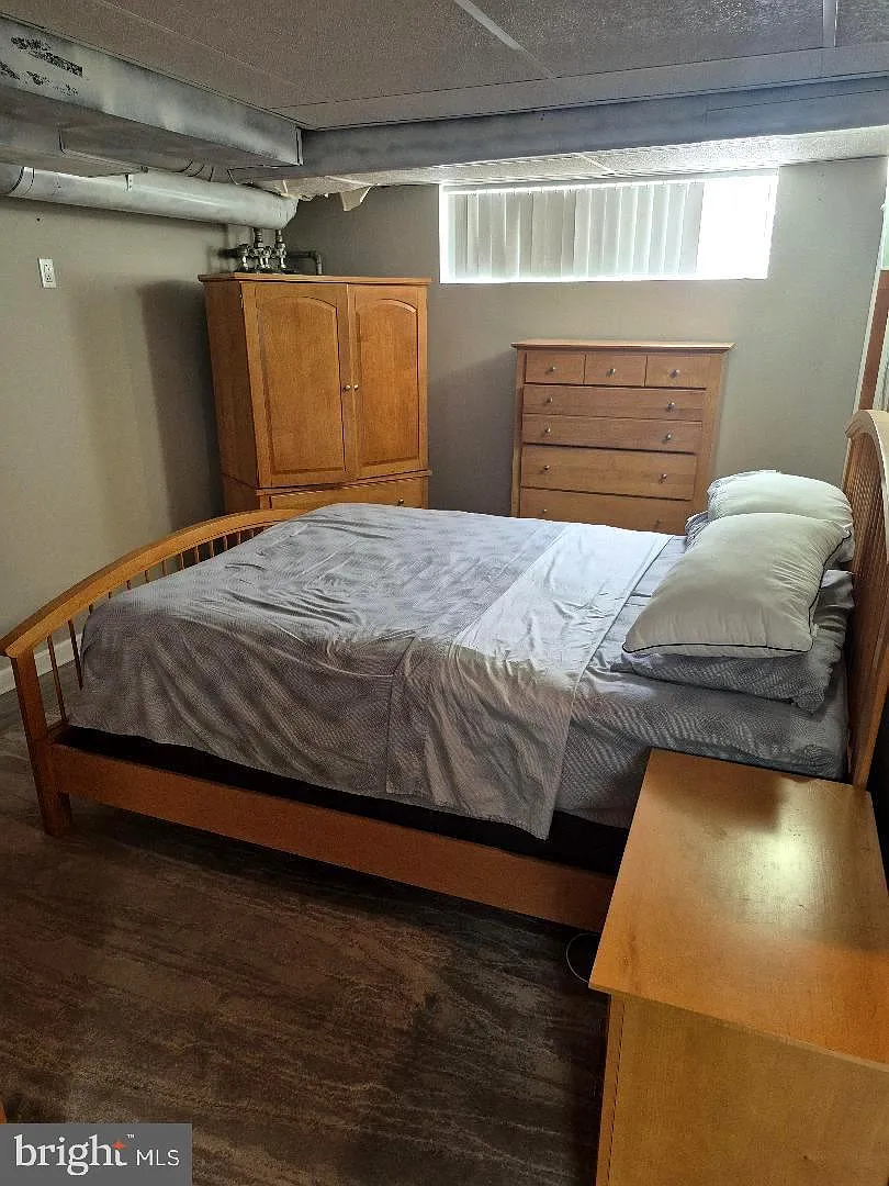 1 bed, 1998 sqft, $1,100 — Photo 3