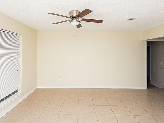 4th image of 8669 Faye Ave
