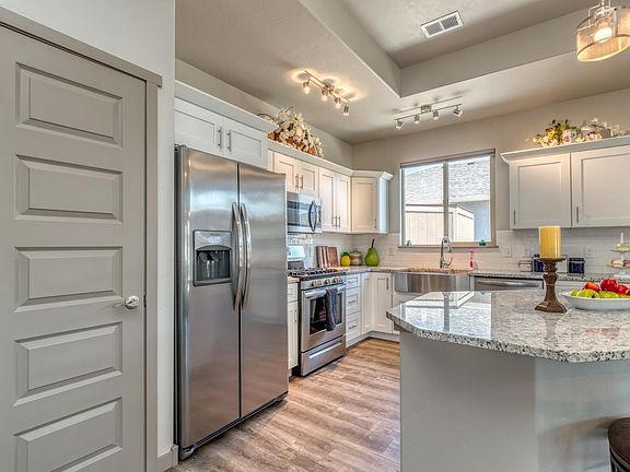 3rd image of 2906 Arabesque Dr