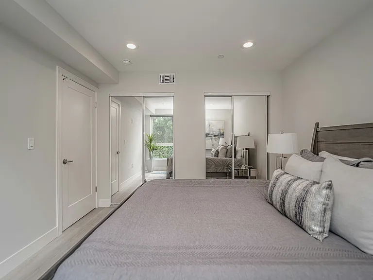 1321 Bates Ave #1323 — Photo 22