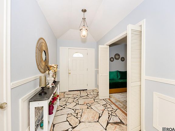 4th image of 8837 Wakefield Ave