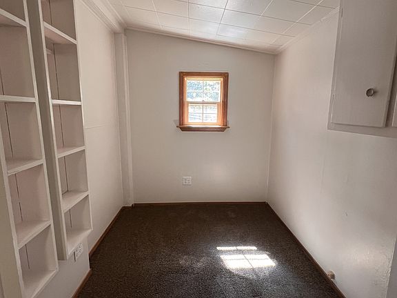 3rd image of 12524 Valley View Rd