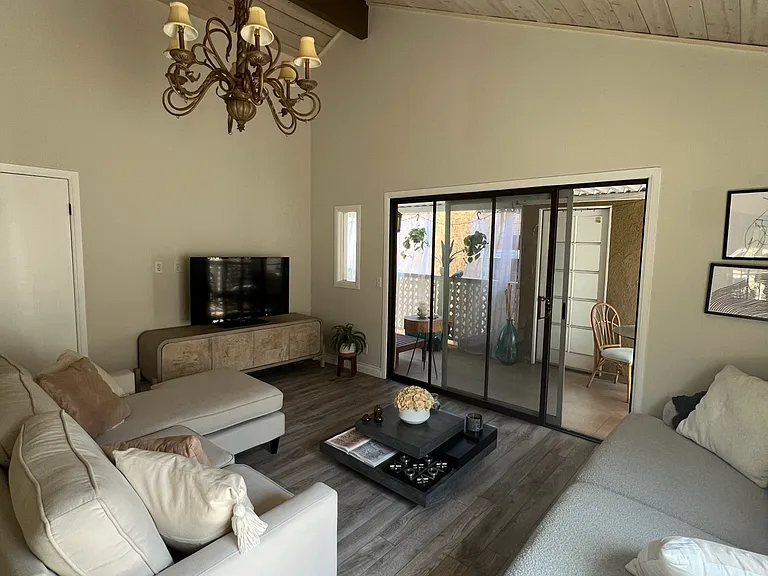9040 Phyllis Ave #A — Photo 10