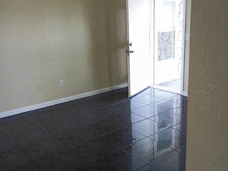 3916 Cedarwood Dr — Photo 6