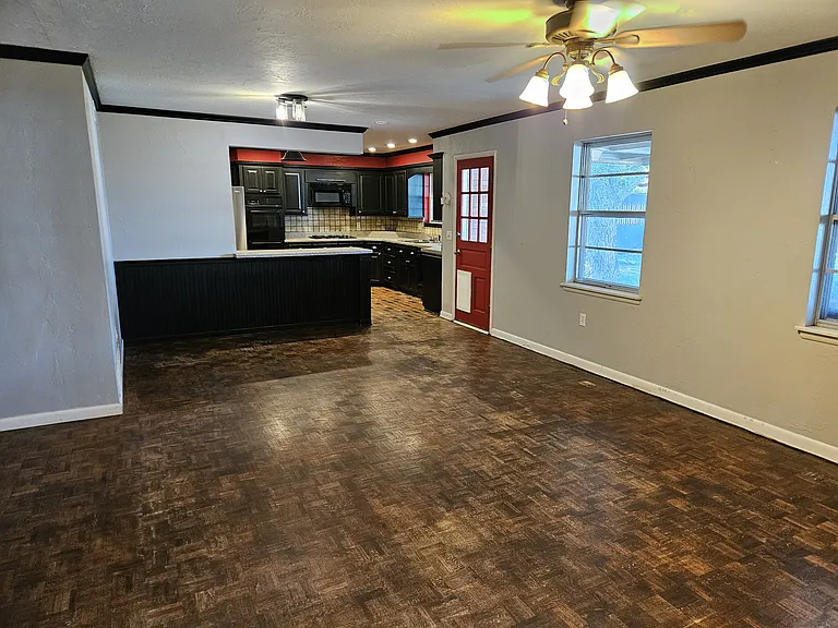 641 W Beam Ave — Photo 6
