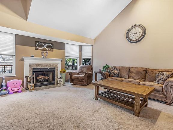 4th image of 449 Seton Hall Ct