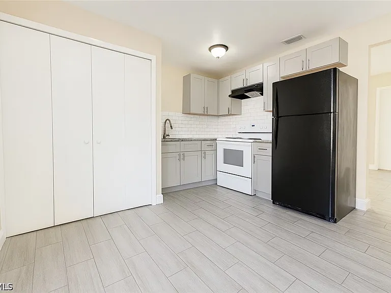5453 11th Ave — Photo 1