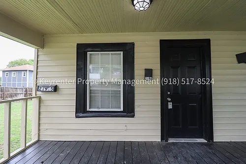 N Rosedale Ave Triplex Photo 1