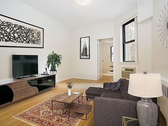 4th image of 314 W 58th St #1