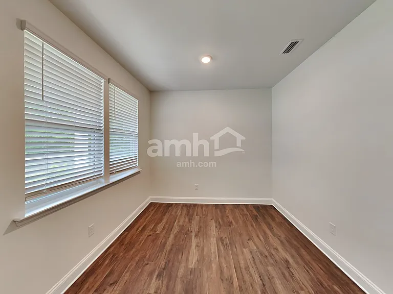 6051 Rosemore Ln — Photo 8