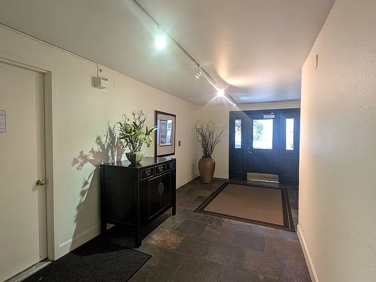 1800 Boylston Ave #304 — Photo 35