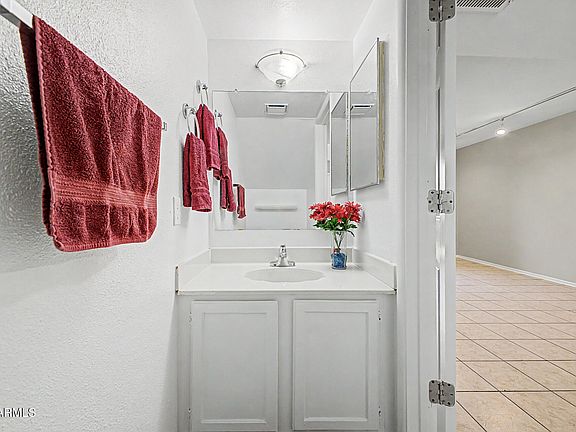 5th image of 1323 S HARDY Drive