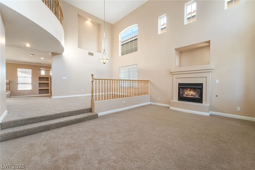 4 bed, 2.5 bath, 2523 sqft, $2,400 — Photo 3