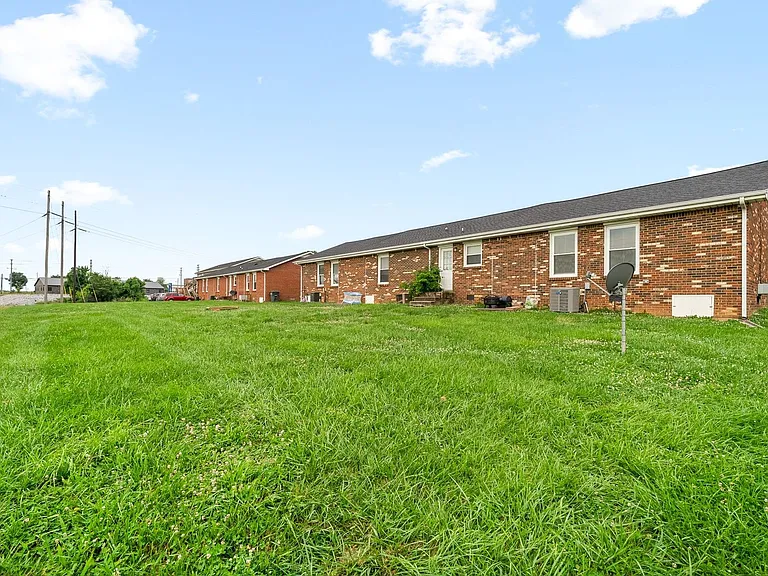 Darlene Dr - 147 — Photo 19