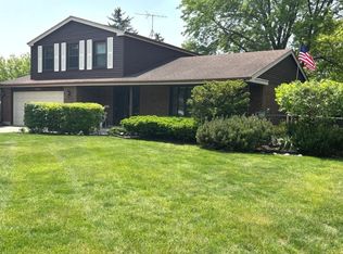 1602 S Surrey Ln, Arlington Heights, IL 60005