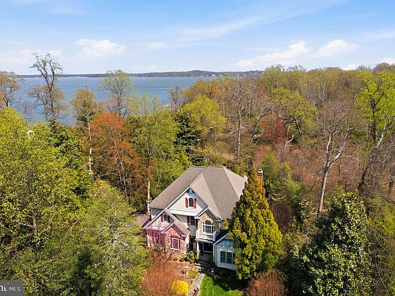 2nd image of 982 Stonington Dr