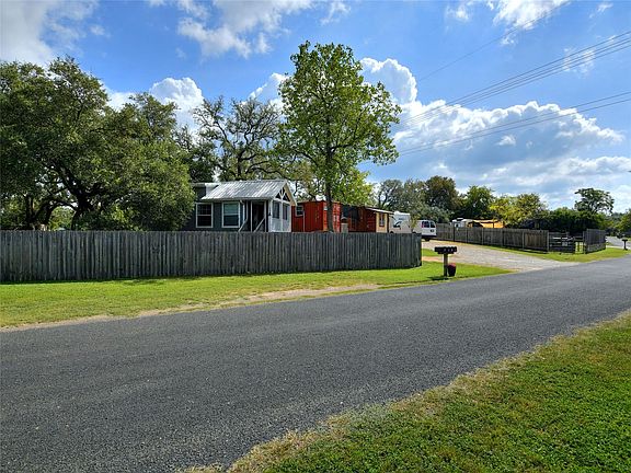 2nd image of 1702 Saracen Rd