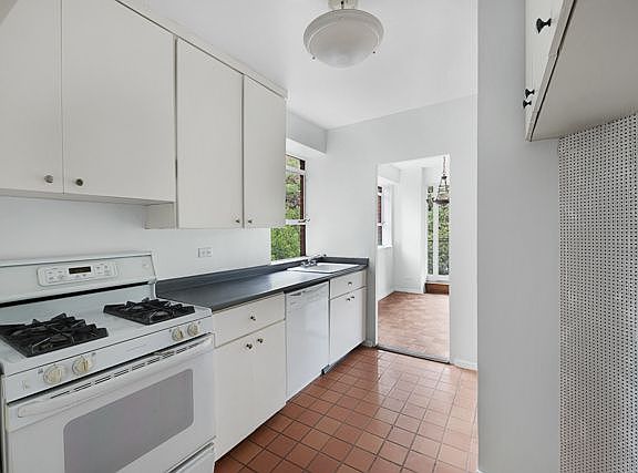 5th image of 2727 Palisade Ave APT 10C