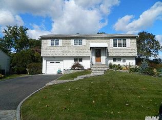 601 Old Country Rd, Deer Park, NY 11729