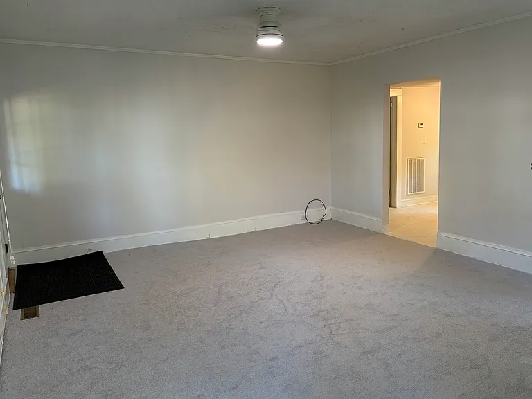New carpet and paint throughout!