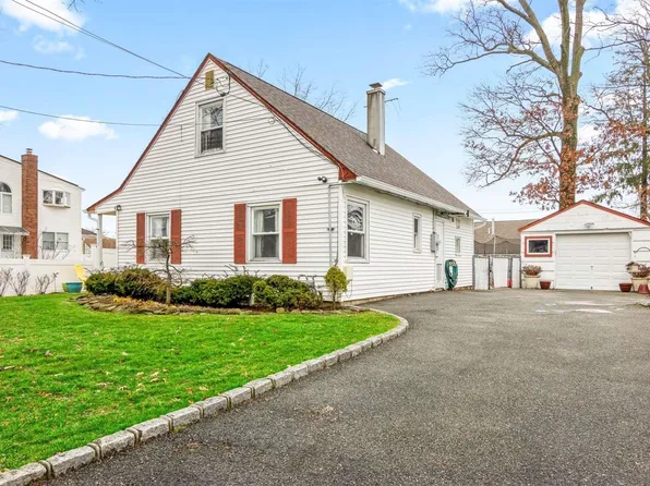 633 Robin Court, West Hempstead, NY 11552