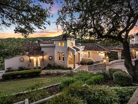 3rd image of 905 Live Oak Cir