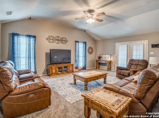 326 Wildrose Dr, Floresville, TX 78114