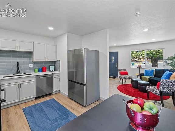 5th image of 2540 Naples Dr