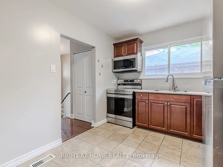12 Murellen Cres — Photo 11