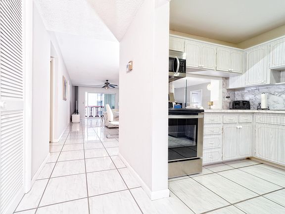 4th image of 215 SE 3rd Avenue #405a