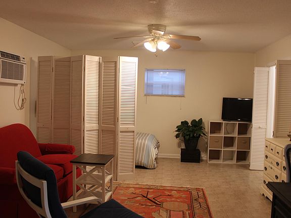 Well maintained cottage studio on a quiet street.