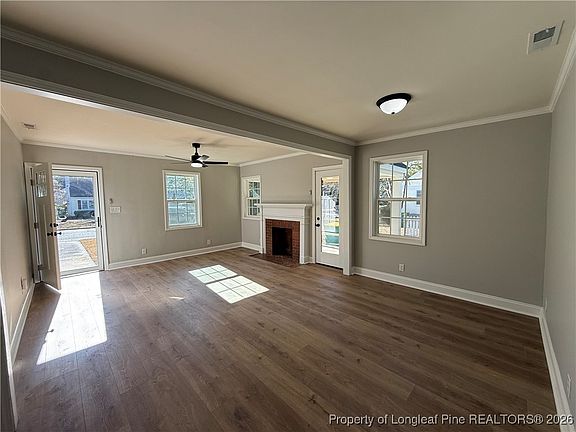 4th image of 213 E 23rd St