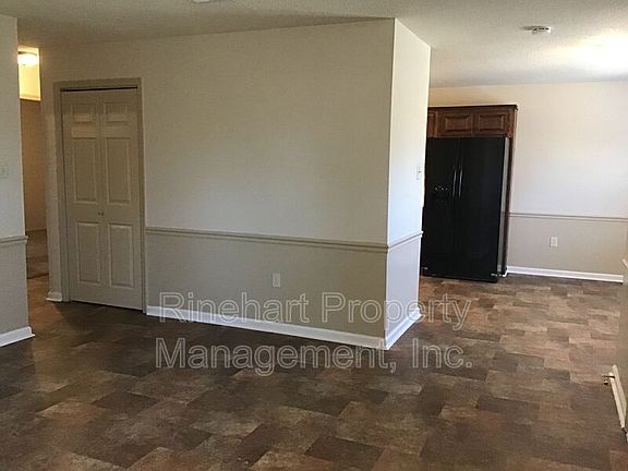 4th image of 834 Iredell St