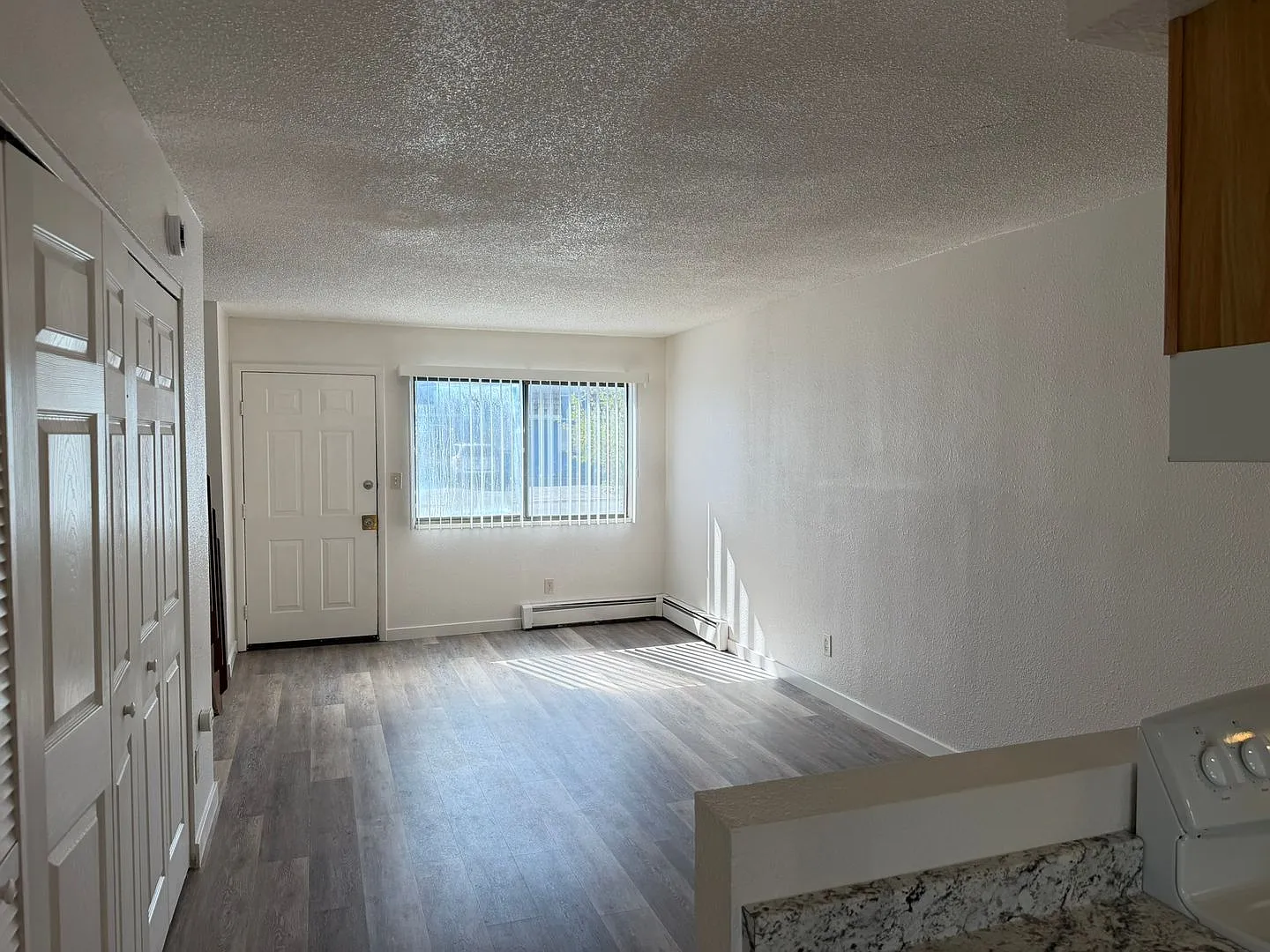 2 Bed 1 Bath 2 Story Townhouse in Clifton!! — Photo 4