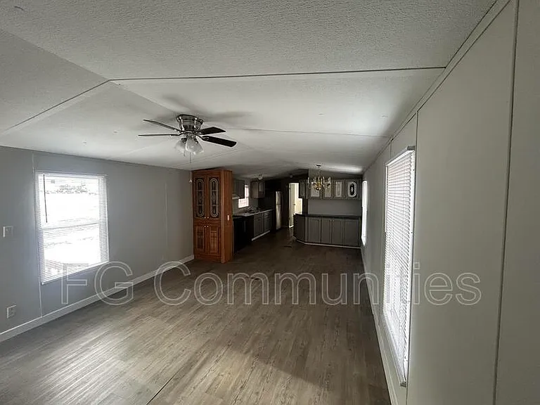 188 Golden Oaks Ln — Photo 3