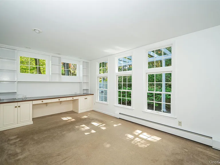 105 Douglas Rd — Photo 12