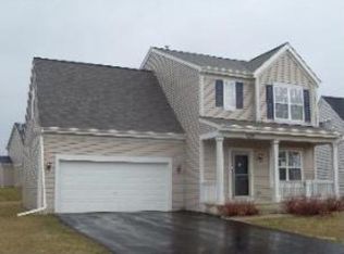 126 W Newbridge Ln, Round Lake, IL 60073