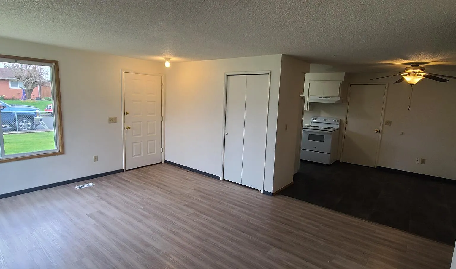 4 bed, 1.5 bath, 1200 sqft, $2,300 — Photo 4