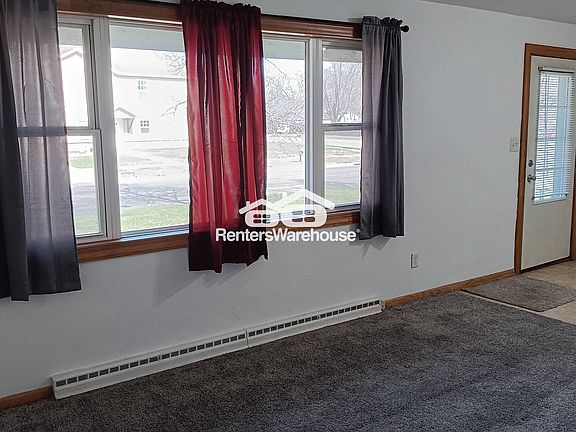 4th image of 815 12th Ave N #1