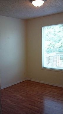 5th image of 1201 Hoquiam Ave NE