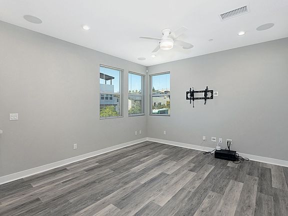 3rd image of 2701 Community Dr