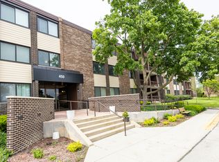 450 Raintree Ct Unit 2B, Glen Ellyn, IL 60137