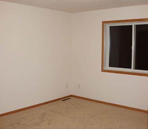 5th image of 302 3rd Ave N