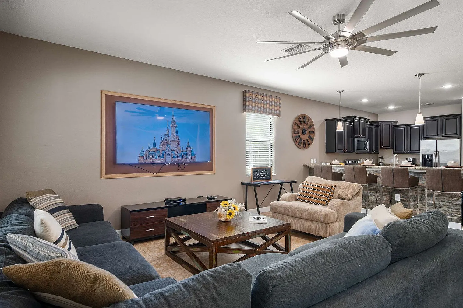 9 bed, 5.0 bath, 3907 sqft, $8,929 — Photo 3