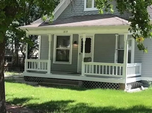 1819 SW 2nd St, Topeka, KS 66606
