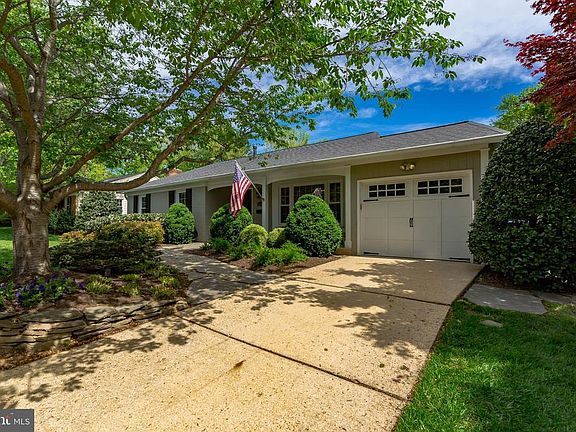 3rd image of 8310 Fox Harrow Ln